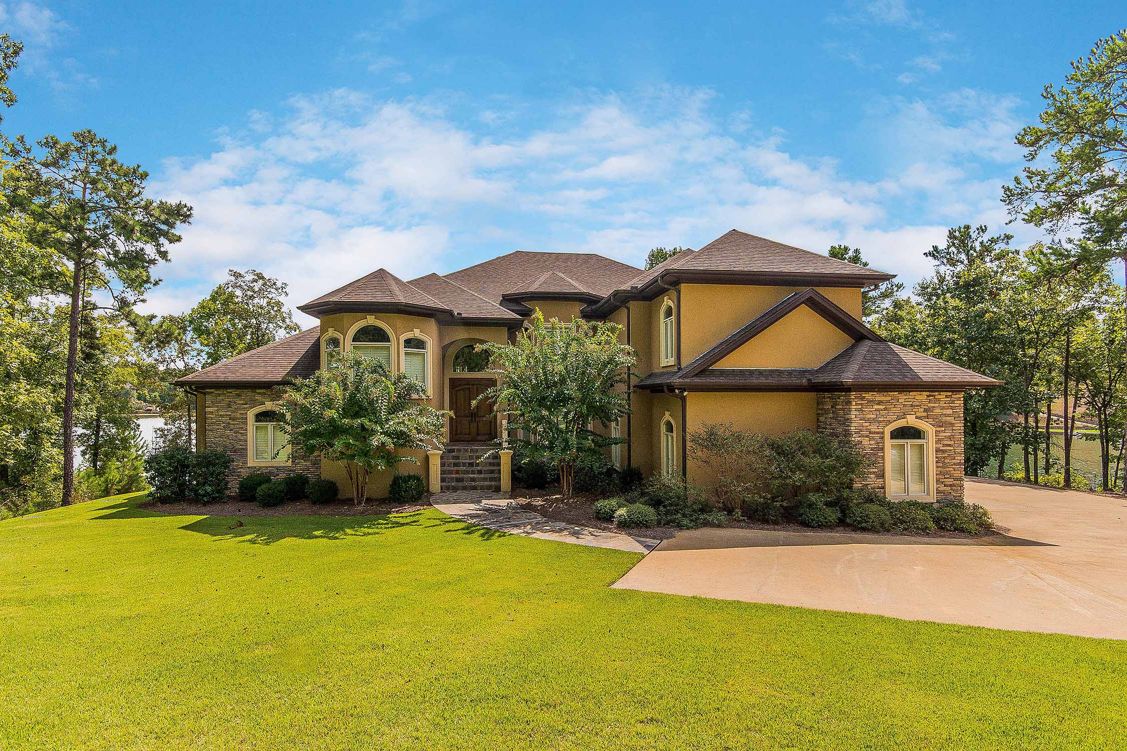 Lake Martin AL waterfront homes for saleOverlook172 Lake Forest